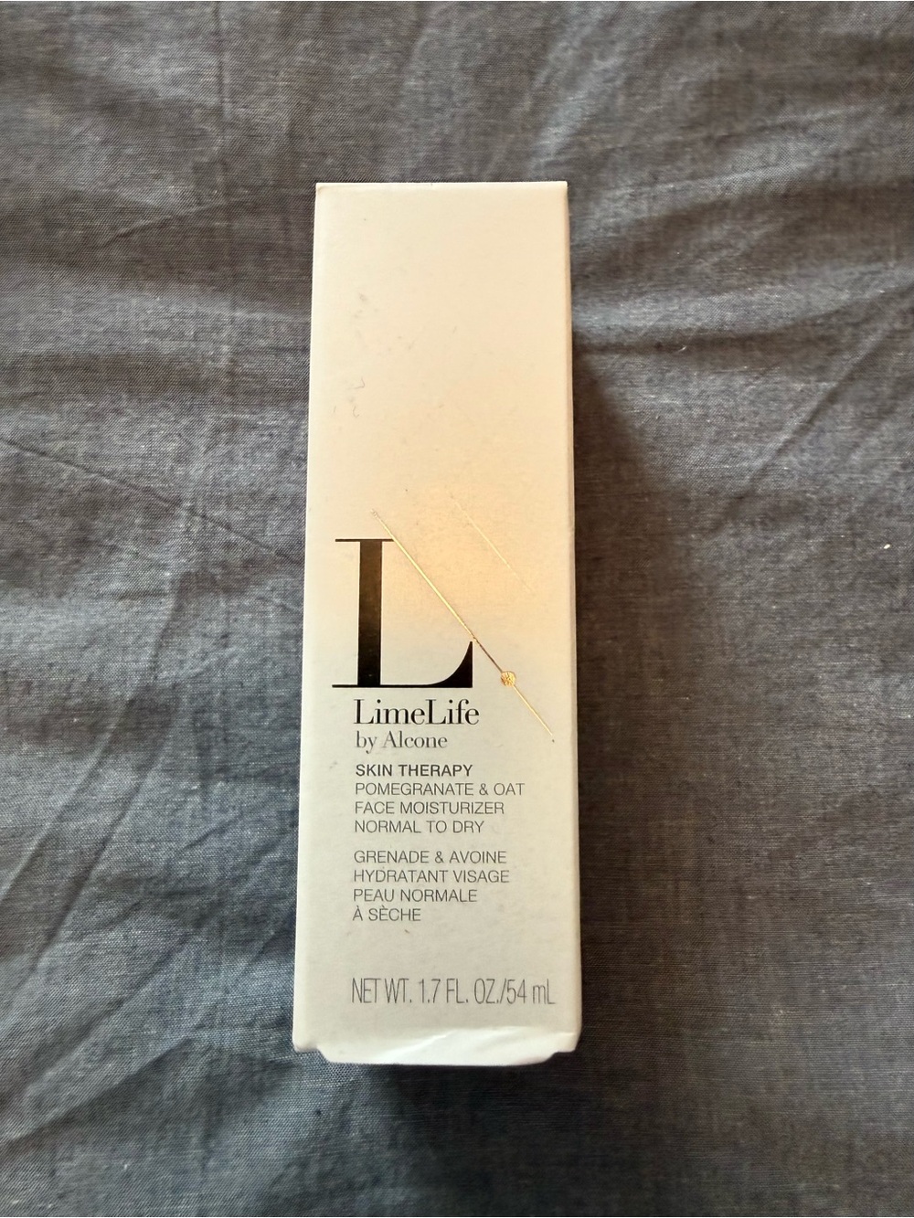 Women’s Skincare Set in White - Picture 10 of 14